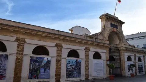 Fachada exterior del Mercado Central de C&aacute;diz