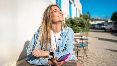 Zara confirma las camisas vaqueras se vuelven a llevar con vaqueros