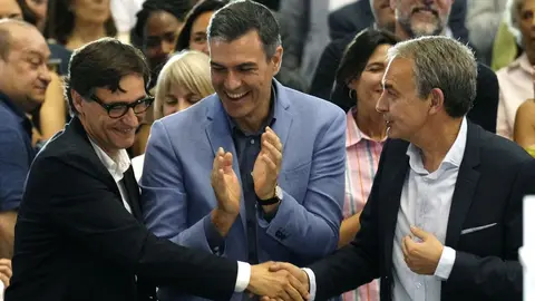 Pedro S&aacute;nchez, junto a Salvador Illa y Jos&eacute; Luis Rodr&iacute;guez Zapatero