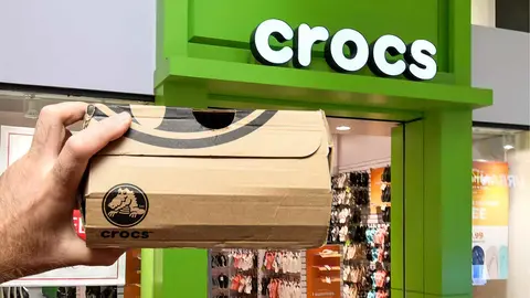 Caja de Crocs en tienda Crocs