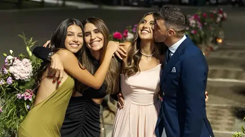Joaqu&iacute;n S&aacute;nchez y Susana Saborido junto a sus hijas Daniela y Salma | IG