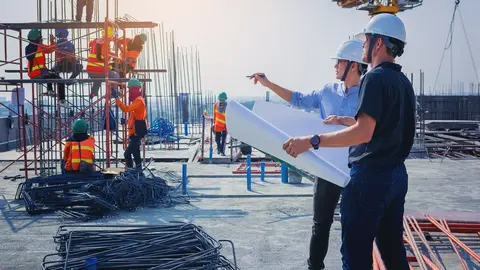 Personas trabajando en la construcci&oacute;n en Andaluc&iacute;a