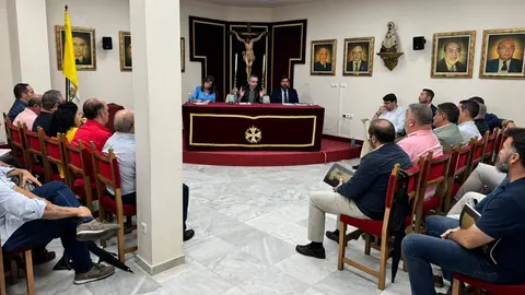 Reuni&oacute;n del Consejo con los hermanos mayores de la Magna de Jerez