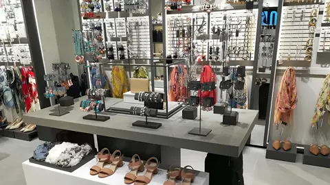 Interior de tienda Parfois