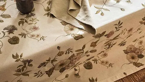 Mantel con print de flores de Zara Home