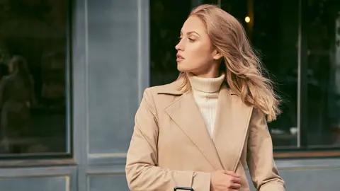 Sfera se la juega a Zara con el abrigo m&aacute;s buscado del momento