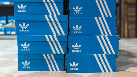 Cajas de Adidas