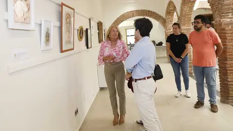 &Aacute;ngeles Mu&ntilde;oz, alcaldesa de Marbella, durante una visita al Hospital de la Misericordia