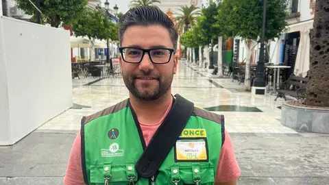 Nicol&aacute;s Higueras, vendedor de la ONCE en Almonte