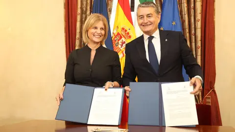 Garc&iacute;a-Pelayo y Antonio Sanz con Protocolo general de actuaci&oacute;n entre la Agencia Digital de Andaluc&iacute;a y el Ayuntamiento de Jerez | Cristo Garc&iacute;a