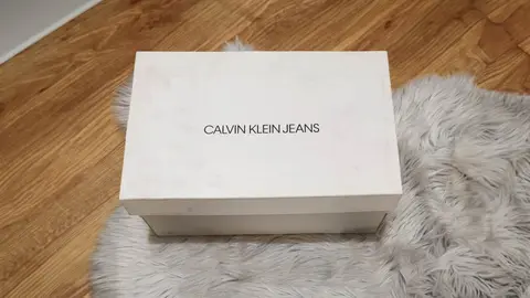Caja de calzado de Calvin Klein