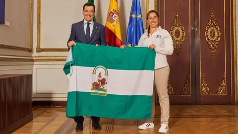 Juanma Moreno y Macarena Boh&oacute;rquez | Cristo Garc&iacute;a