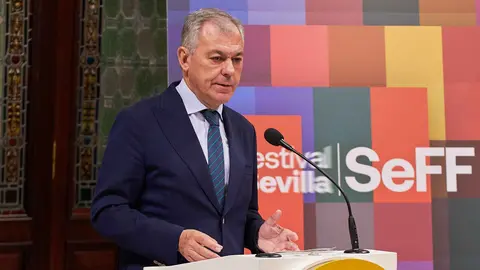 Jos&eacute; Luis Sanz en la presentaci&oacute;n del cartel del Festival de Cine Europeo de Sevilla | Salvador L&oacute;pez Medina para El MIRA