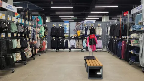 Secci&oacute;n de ropa de mujer en Decathlon