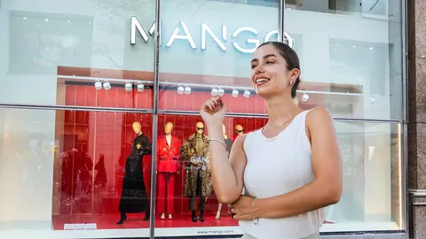 Colas kilom&eacute;tricas en Mango por los nuevos botines de piel