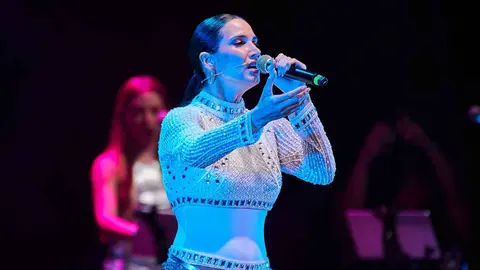 India Mart&iacute;nez durante su concierto en el 'Partido de la Alegr&iacute;a' | Salvador L&oacute;pez Medina para El MIRA