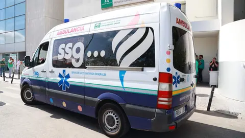 Una ambulancia en el Hospital de Jerez | Cristo Garc&iacute;a