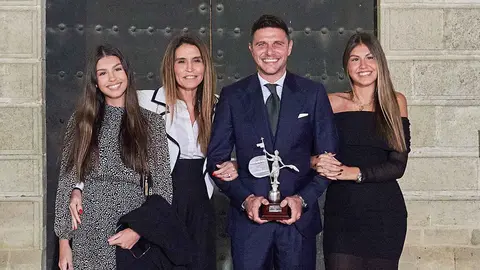 Joaqu&iacute;n S&aacute;nchez y Susana Saborido junto a sus hijas Daniela y Salma | Salvador L&oacute;pez Medina para El MIRA