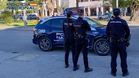 Agentes de la Polic&iacute;a Nacional en La Milagrosa