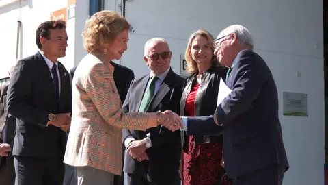 La reina Sof&iacute;a, durante su visita al Banco de Alimentos de Ja&eacute;n