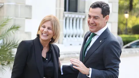 Mar&iacute;a Jos&eacute; Garc&iacute;a-Pelayo y Juanma Moreno | Cristo Garc&iacute;a