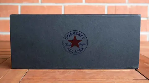 Caja de zapatillas Converse