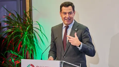 Juanma Moreno, en la clausura de los actos del D&iacute;a de la Empresa | Salvador L&oacute;pez Medina