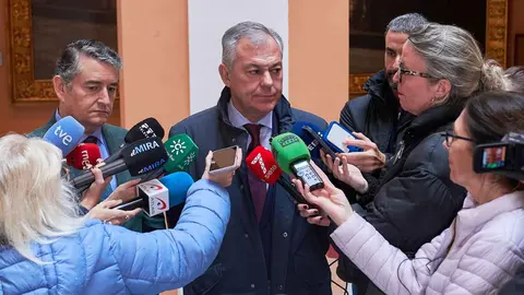 Jos&eacute; Luis Sanz y Antonio Sanz en el Ayuntamiento de Sevilla | Salvador L&oacute;pez Medina para El MIRA