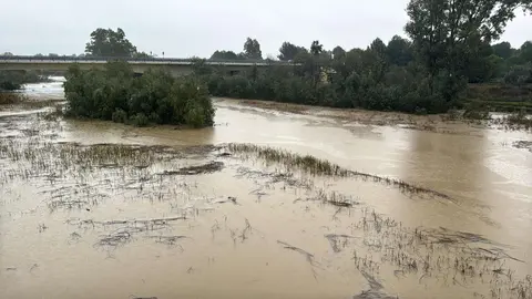 El r&iacute;o Guadalete, al borde de desbordar