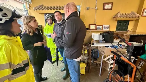 Almudena Mart&iacute;nez, durante su visita a Guadalcac&iacute;n