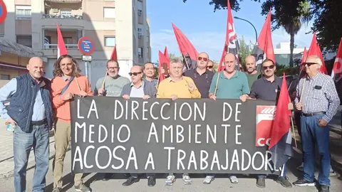CGT vuelve a manifestarse frente a la delegaci&oacute;n de Medio Ambiente de Jerez