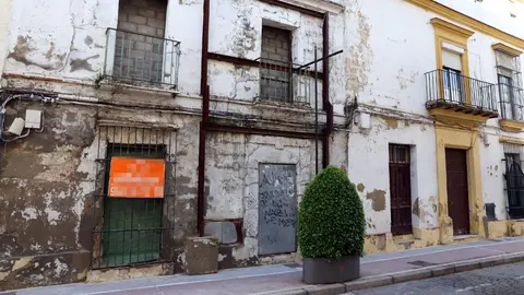 Finca abandonada en la calle Merced