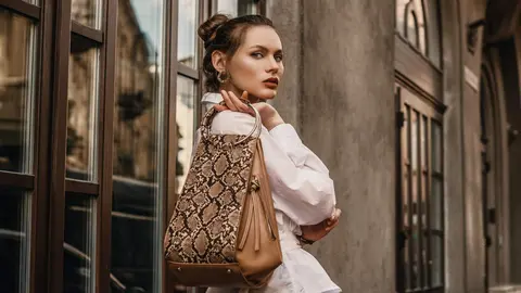 El pantal&oacute;n efecto serpiente de campana que vas a querer llevar a todas partes