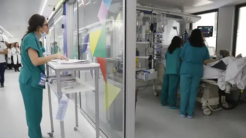 Sanitarios trabajando durante la &eacute;poca m&aacute;s dura del Coronavirus