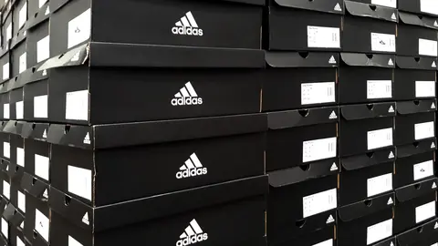 Cajas de zapatillas de Adidas