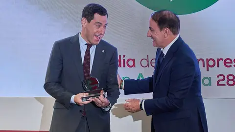 Juanma Moreno, durante la clausura de la celebraci&oacute;n del D&iacute;a de la Empresa en Andaluc&iacute;a | Salvador L&oacute;pez Medina
