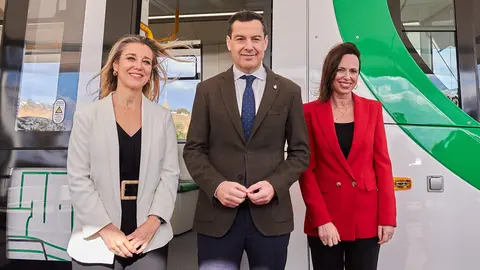 Juanma Moreno en las obras del tranv&iacute;a de Alcal&aacute; de Guada&iacute;ra | Salvador L&oacute;pez Medina