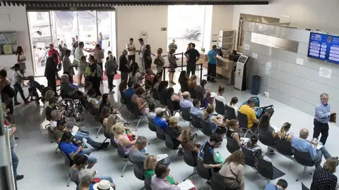 Opositores realizando un examen