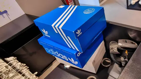 Cajas de zapatillas Adidas