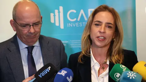 Almudena Mart&iacute;nez, junto a Javier S&aacute;nchez Rojas | Cristo Garc&iacute;a