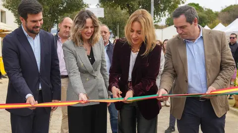 Almudena Mart&iacute;nez, durante la inauguraci&oacute;n de la Feria de Apicultura