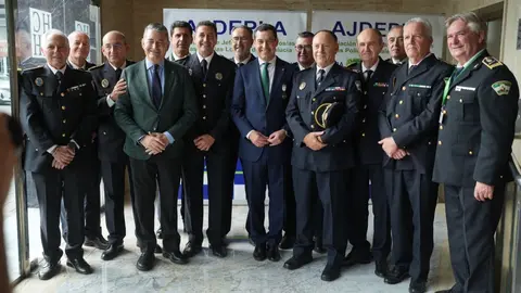 Juanma Moreno ha elogiado la labor de los polic&iacute;as locales de Andaluc&iacute;a