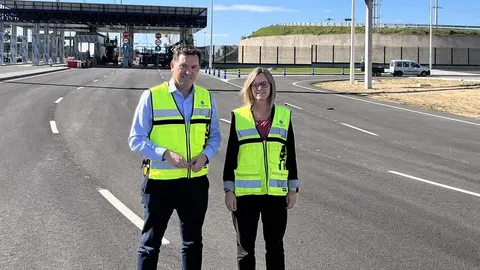 Alberto Santana, durante su visita al acceso &uacute;nico del puerto exterior de Huelva