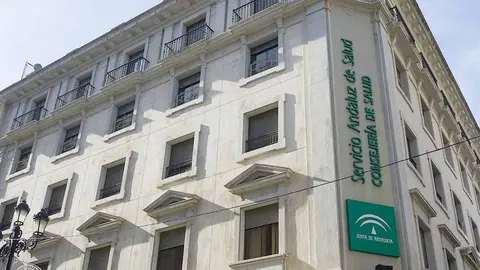 Edificio oficial dependiente de la Consejer&iacute;a de Salud en Andaluc&iacute;a