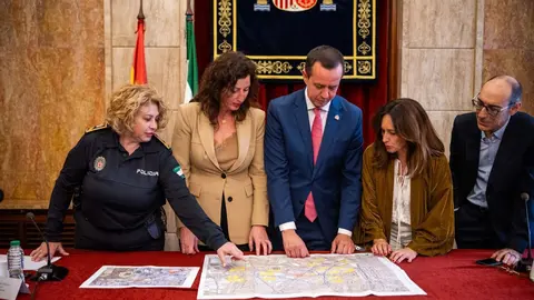 La alcaldesa de Almer&iacute;a Mar&iacute;a del Mar V&aacute;zquez, junto al subdelegado del Gobierno, Jos&eacute; Mar&iacute;a Mart&iacute;n