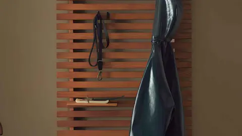 Mueble de entrada con estanter&iacute;a y colgadores de Zara Home