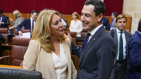 Juanma Moreno, junto a Carolina Espa&ntilde;a (1)