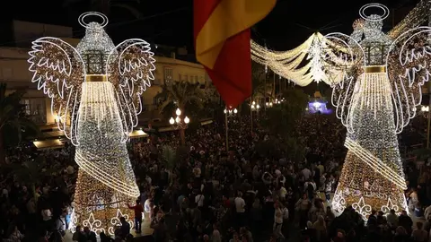 &Aacute;ngeles colocados el plaza de San Juan de Dios