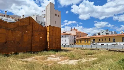 Imagen de archivo del solar de la calle Cerrojo de M&aacute;laga en el que se construir&aacute;n 50 viviendas