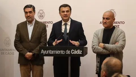Bruno Garc&iacute;a ha confirmado que el Ayuntamiento de C&aacute;diz mantiene la subvenci&oacute;n al precio del bonob&uacute;s